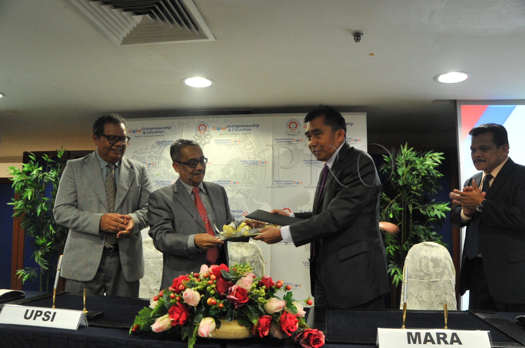 PRO 14 37 MARA PRO 4749